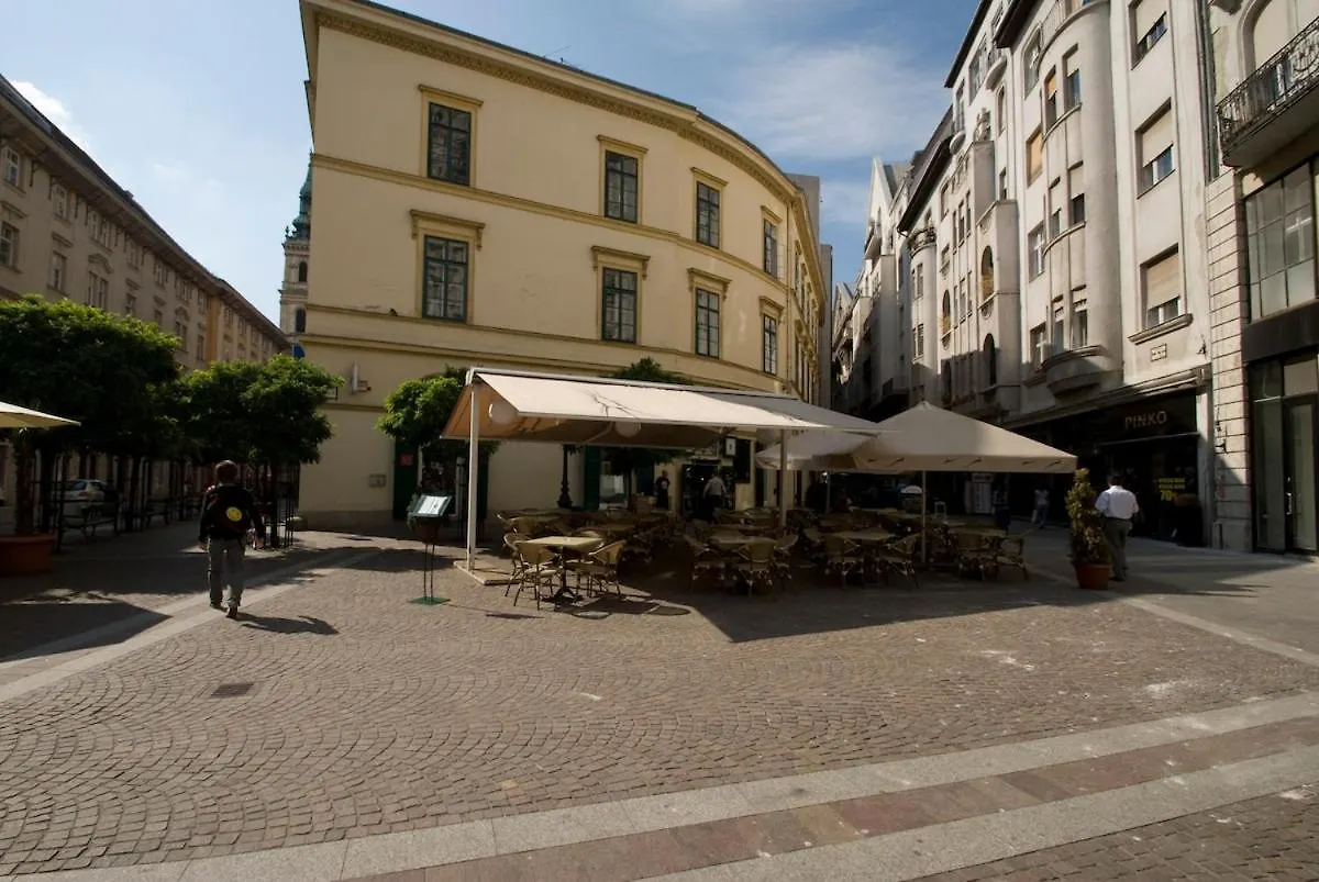Lovely Studio In The Heart Of Downtown Budapeşte 0*,  Macaristan