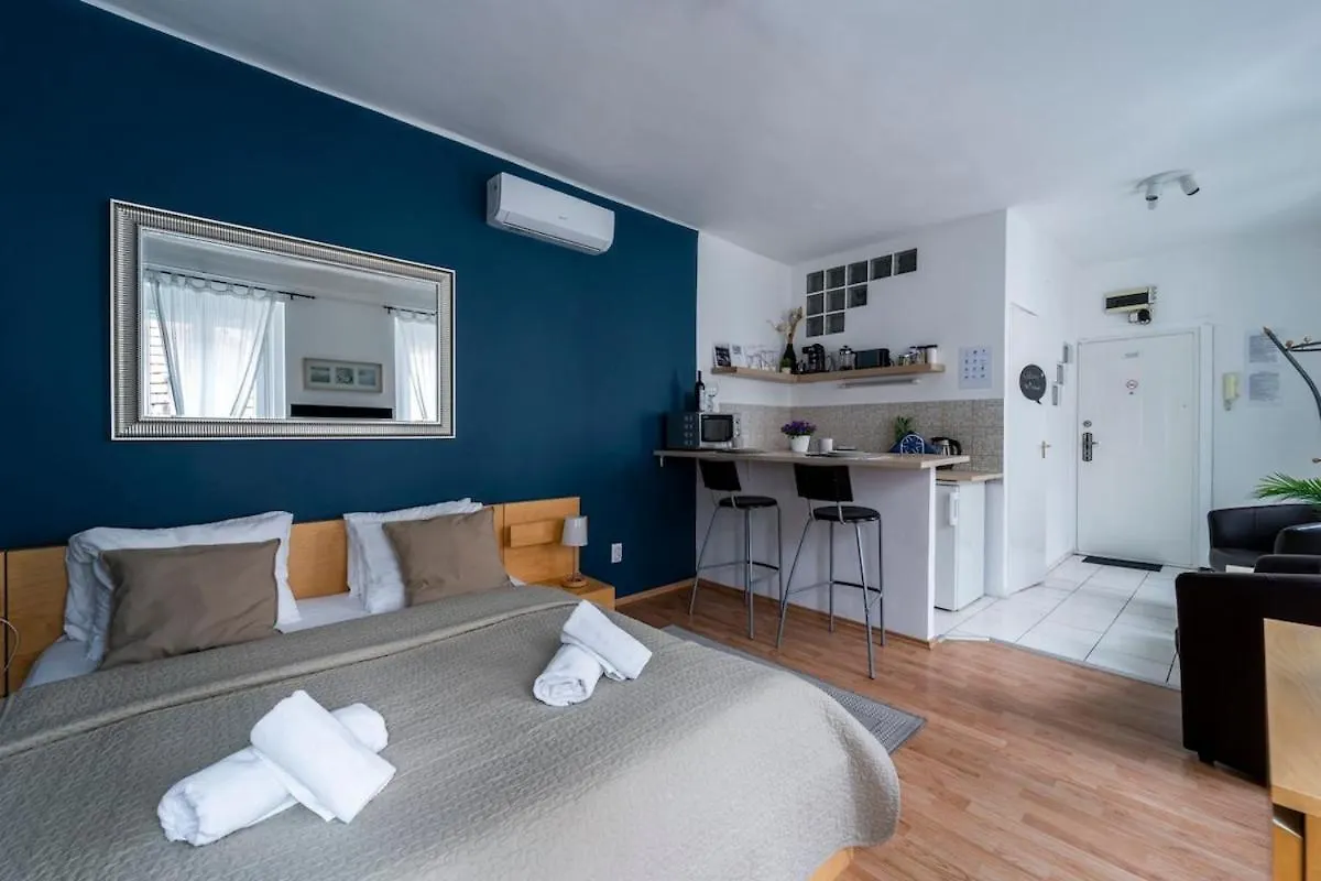 Lovely Studio In The Heart Of Downtown Budapeşte Daire