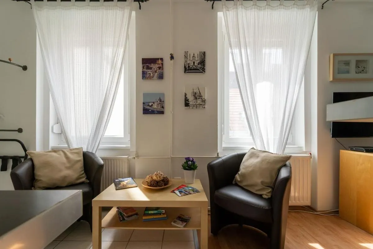 Lovely Studio In The Heart Of Downtown Budapeşte 0*,